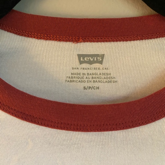 Levi’s baby tee - Picture 2 of 2